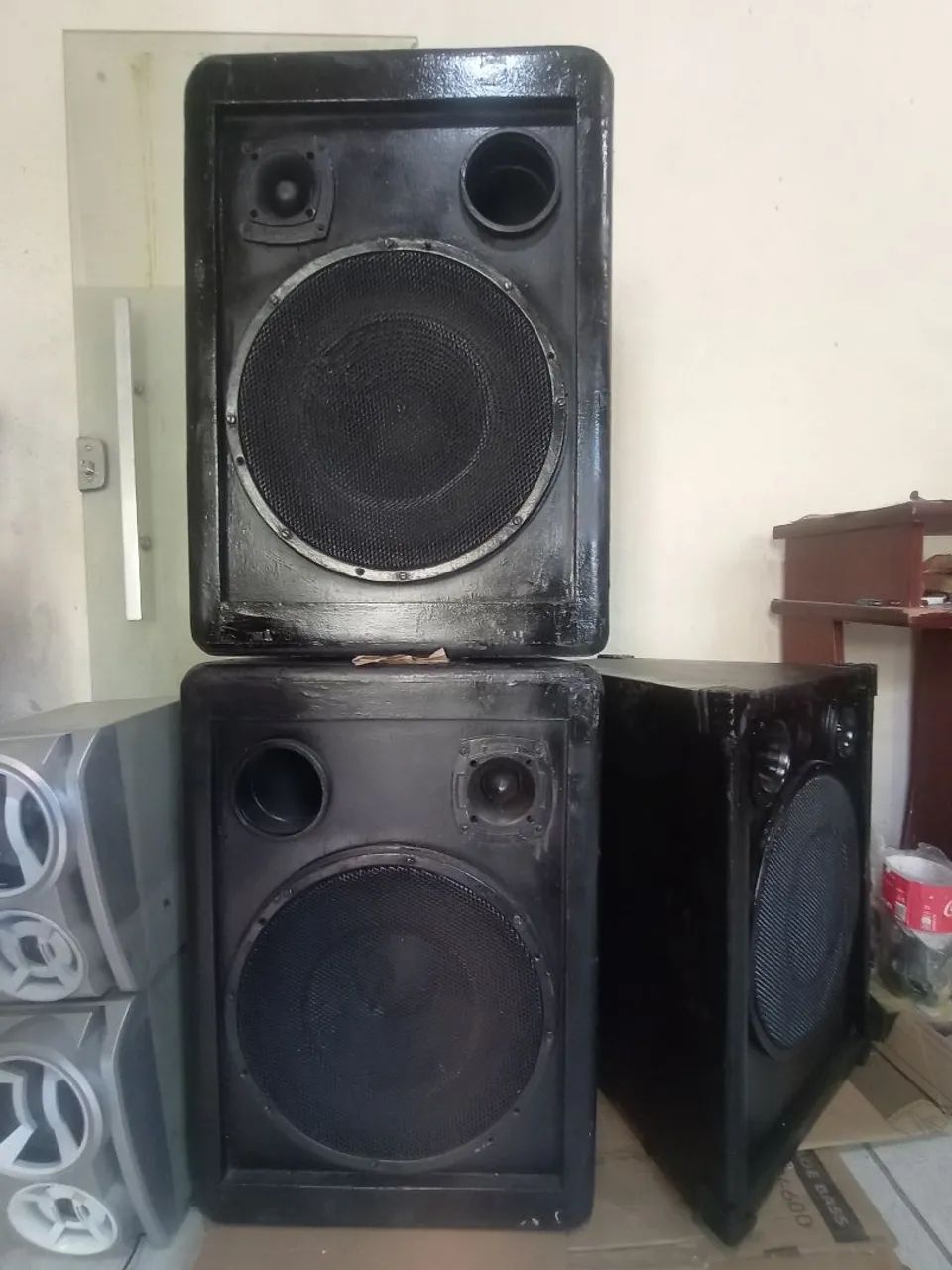 Vende excelente caixas de som,falante de,15 polegadas tuiter e potência com 4 quatro p cai