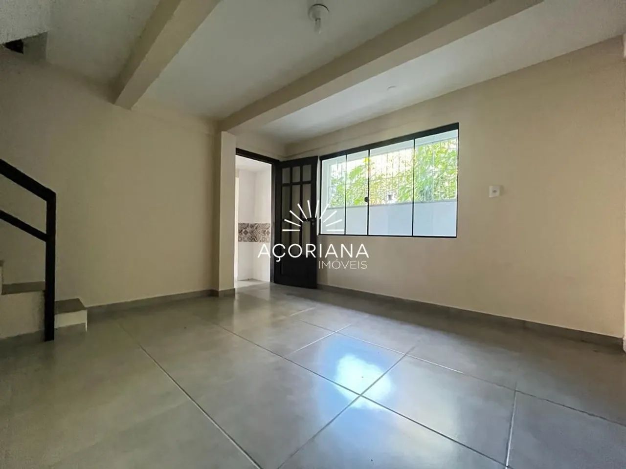 Casa nos Açores: 4 quartos, suíte, terreno amplo e perto da praia - Foto 3