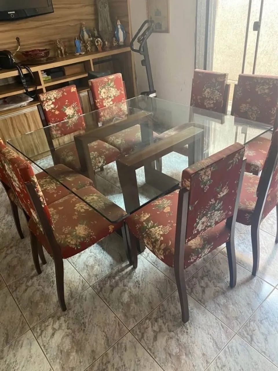 Mesa de Vidro com 8 cadeiras