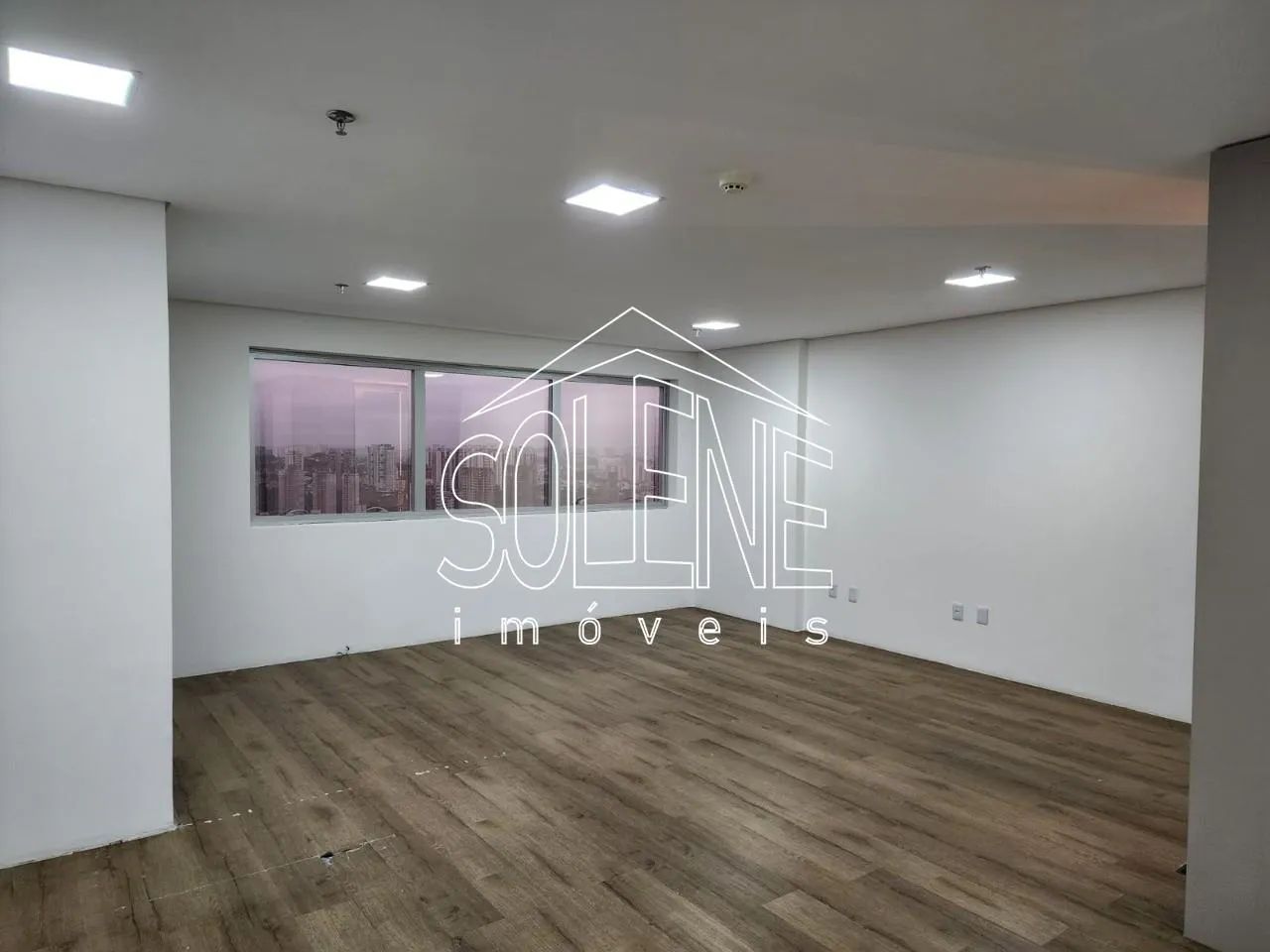 SALA COMERCIAL A VENDA NO PARQUE CONTINENTAL MEDINDO 53M² COM BANHEIRO, VARANDA E 1 VAGA D - Foto 2
