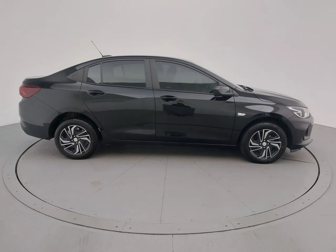 Chevrolet Onix Plus LT 1.0 12V Flex Mec. 4P, foto 6 de 18
