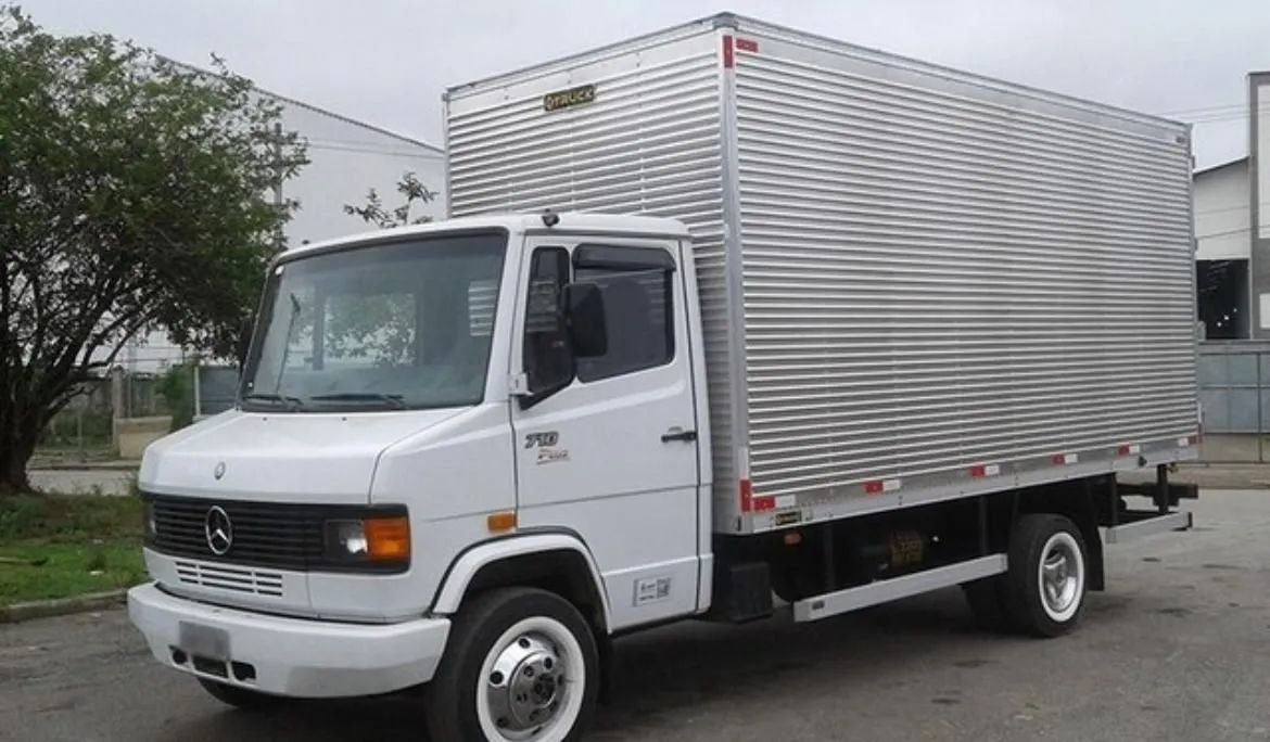 MB 710 Plus Baú 2011