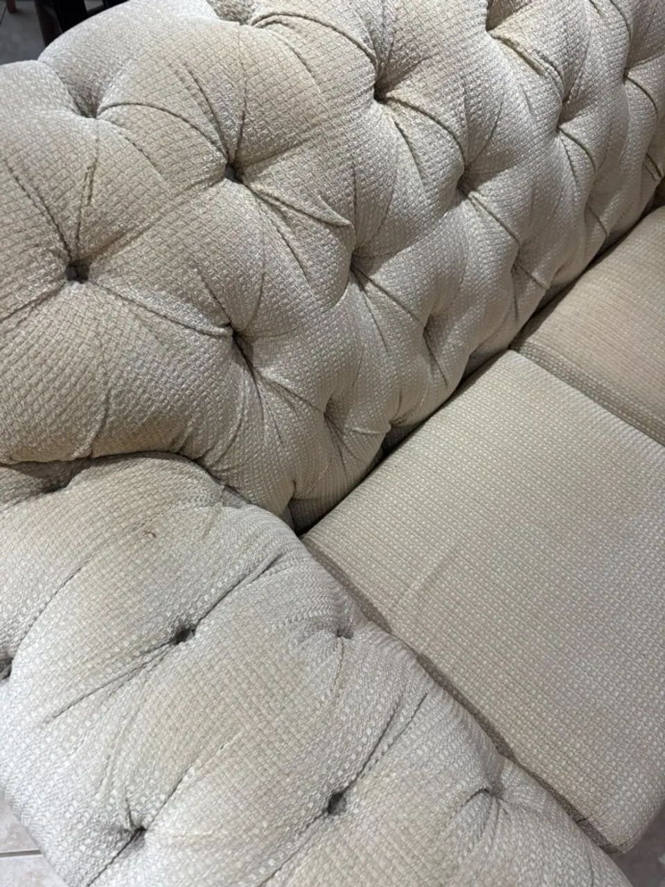 sofa dois lugares classico capitonê  - Foto 5