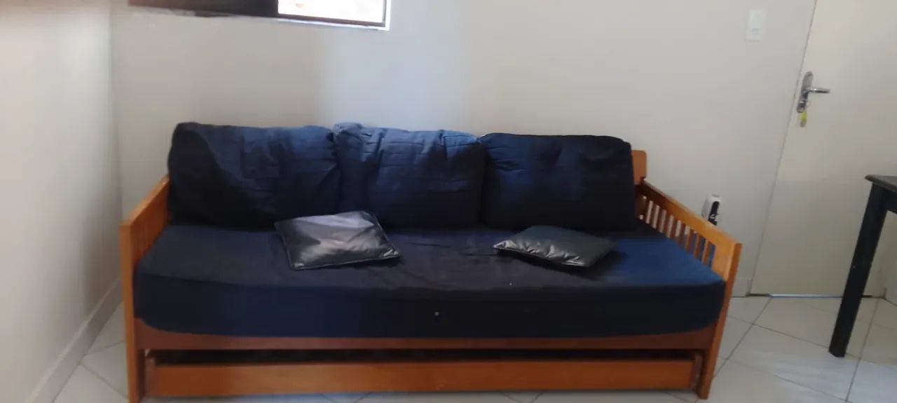 Vendo Sofá de Madeira Maciça Tok&Stok - Foto 2