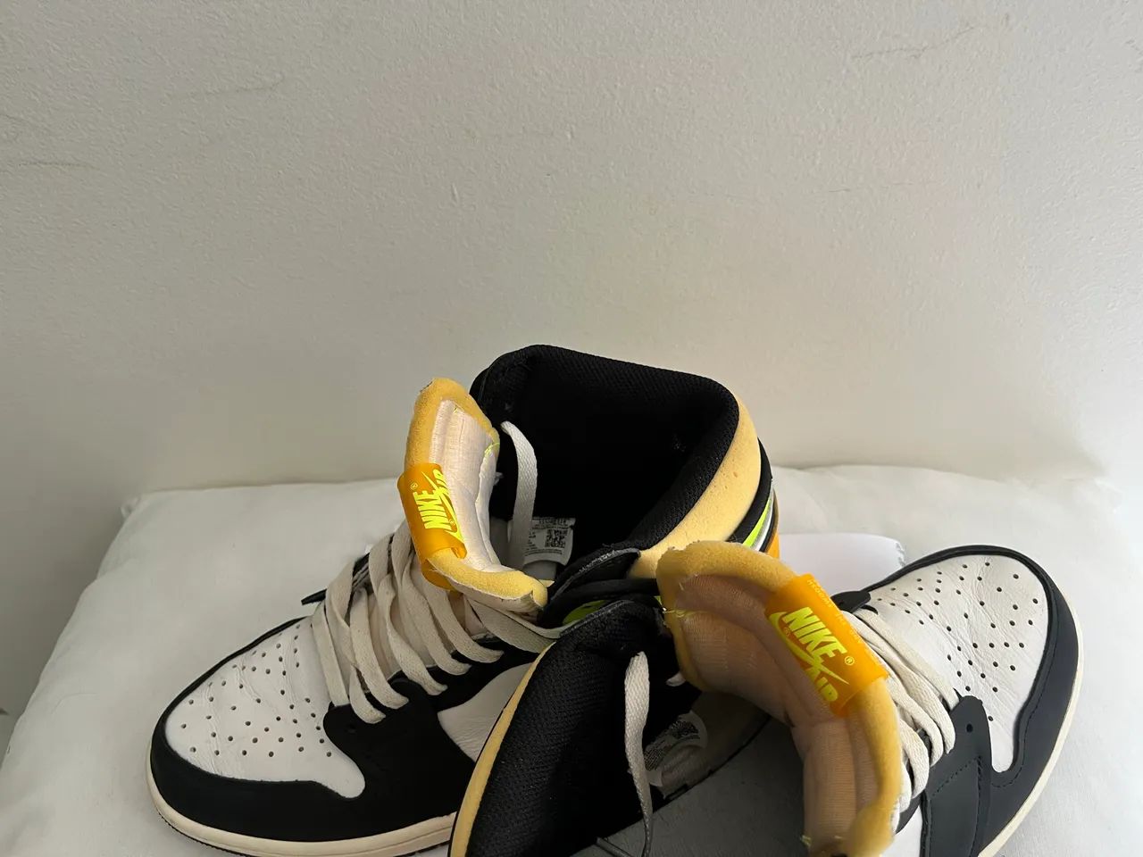 NIKE AIR JORDAN 1 RETRO HIGH OG VOLT 箱無し JORDAN 1 RETRO HIGH OG “Volt” - Corre de Rua