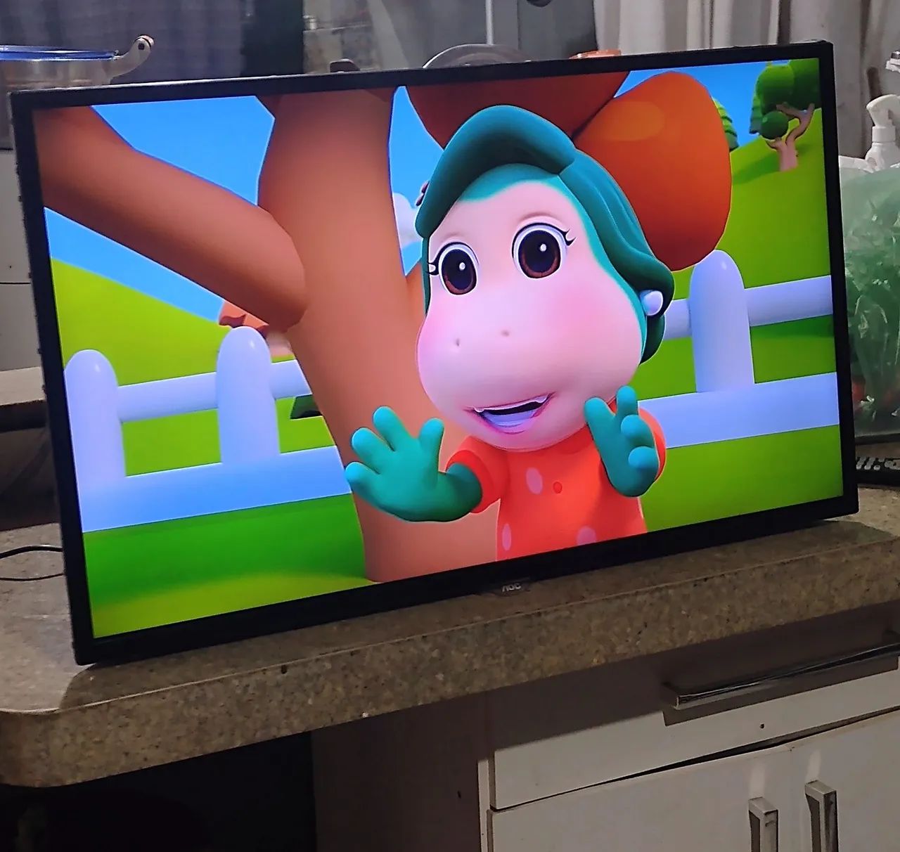 Tv Smart AOC (32) em perfeito estado. - Foto 3