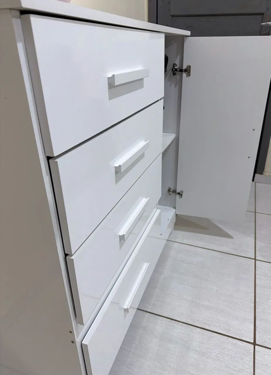 Cômoda branca 
