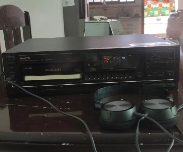 cpm 1000 sanyo multiplay compact disc player