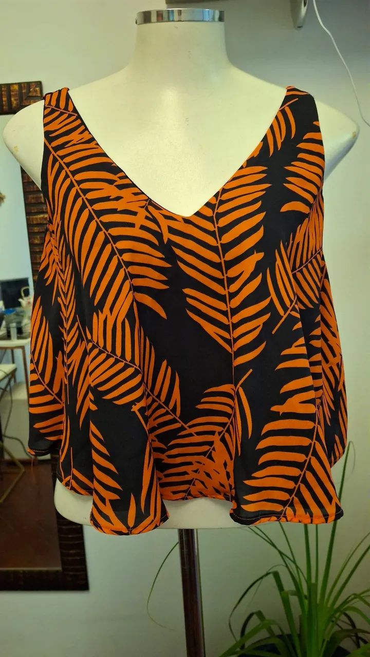 Regata Zara estampa folhas descolada 