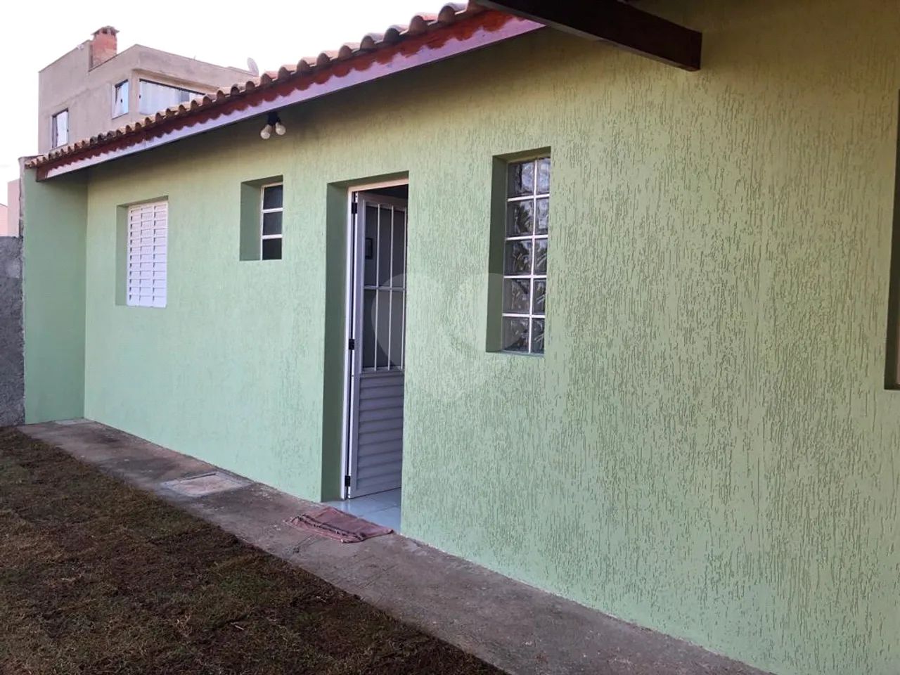 Casa térrea em Canguera - São Roque - 01 dormitório.