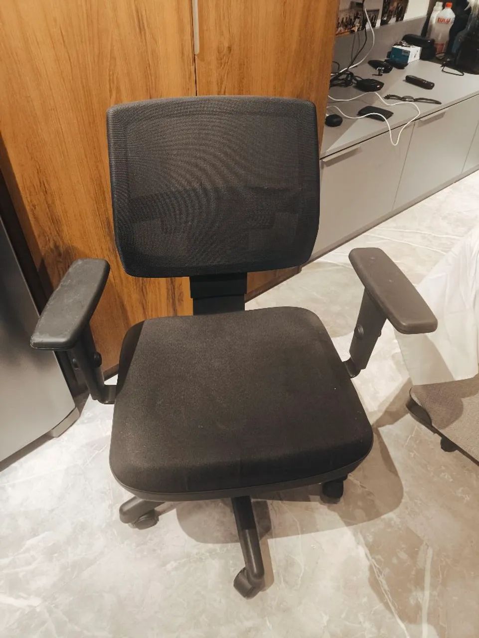 Cadeira Executiva | Escritorio. Cadeira giratória com braços reguláveis. Ótimo estado. - Foto 2