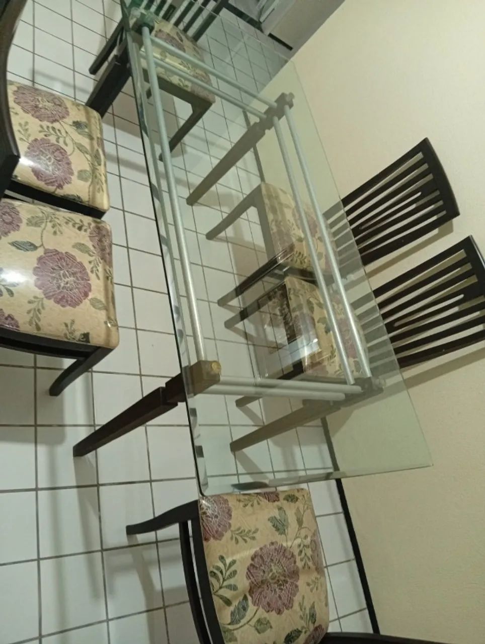 Mesa de jantar retangular de vidro com 6 cadeiras - Foto 2