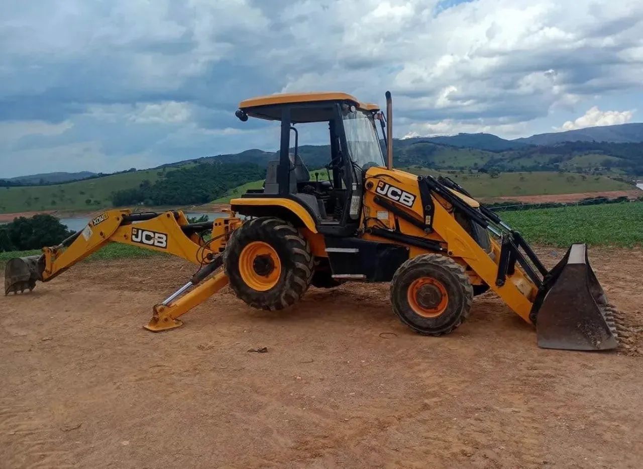 RETROESCAVADEIRA JCB 3CX 4x4