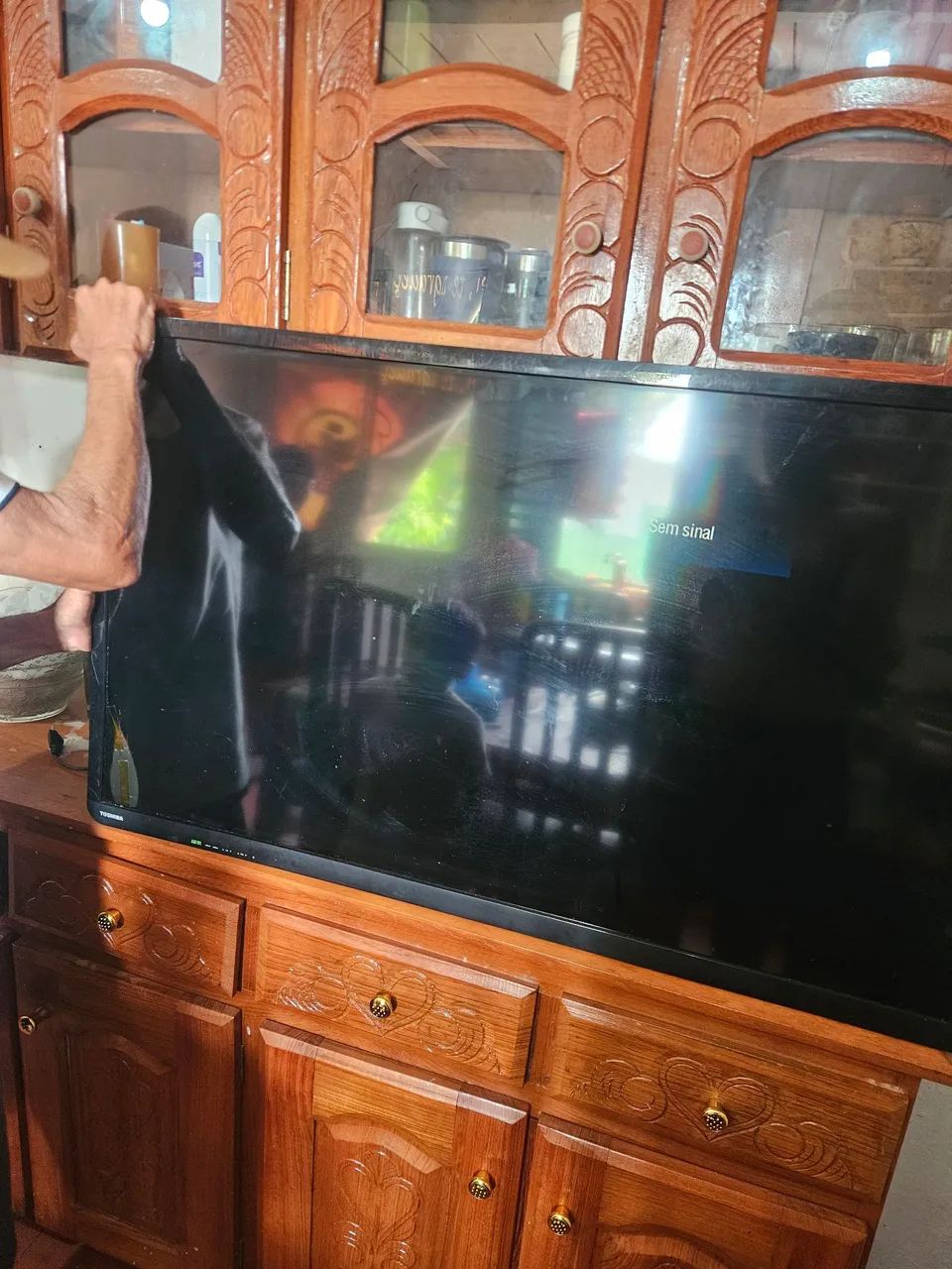 Vendo TV sempre Toshiba 42 polegadas funcionando