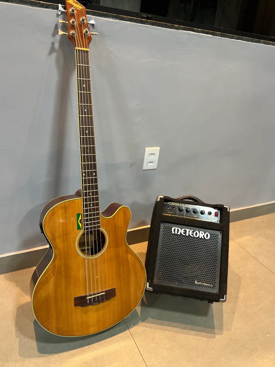 Baixolão e cubo junto 