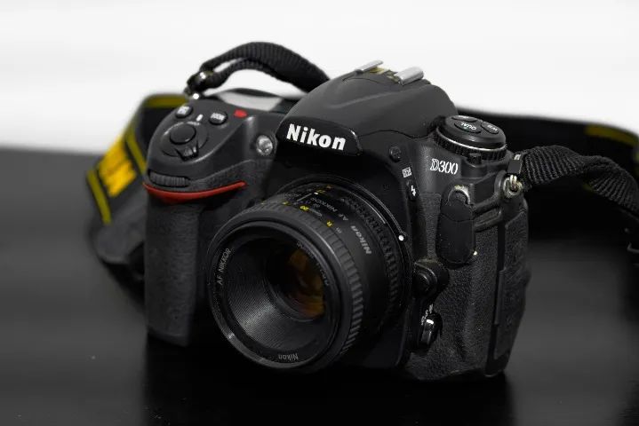 Câmera Nikon D300 + Lente 50mm f/1.8D 20 Mil Cliques - Foto 2