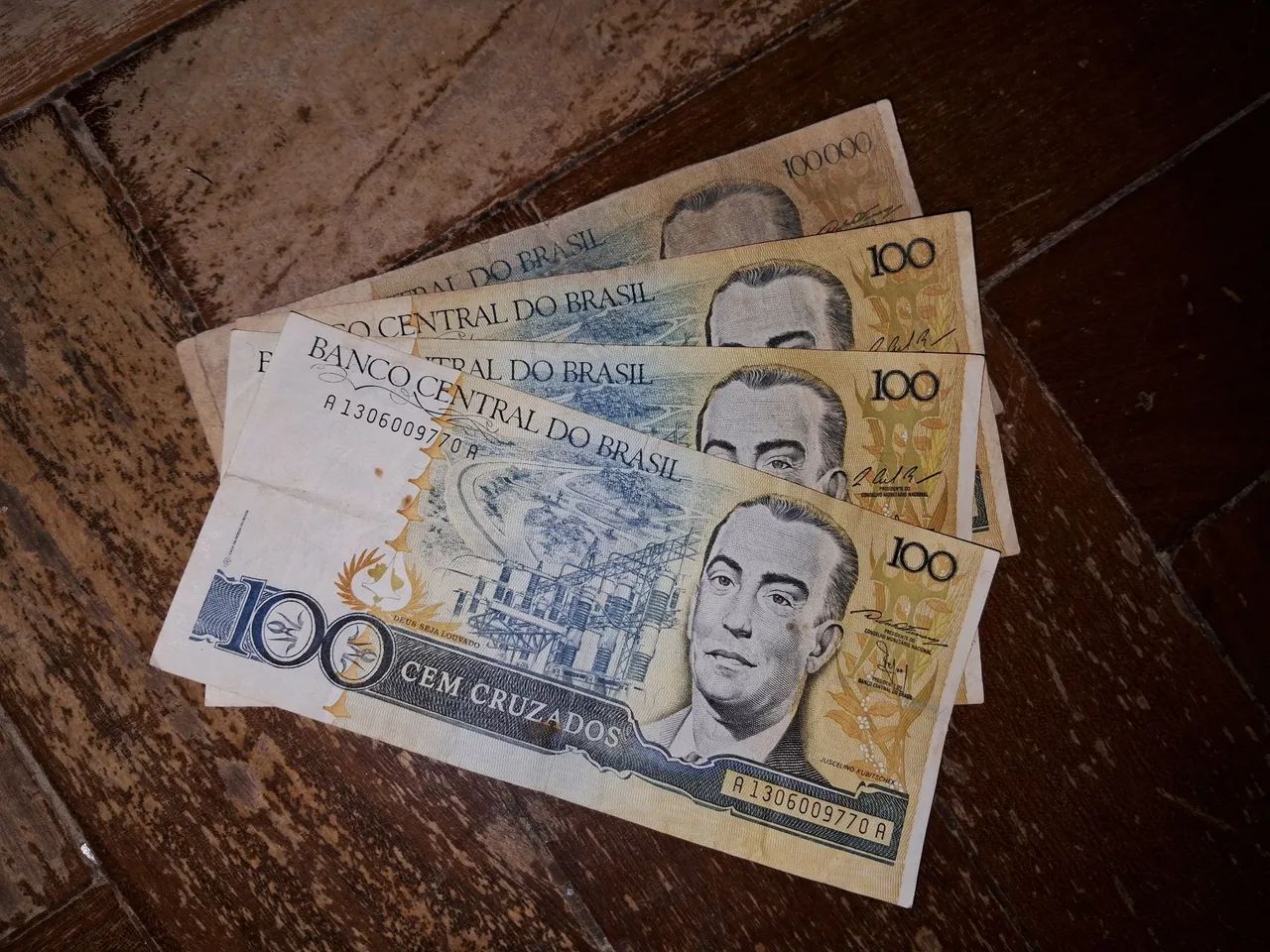 Cédula de 100 Cruzados  Juscelino Kubitschek