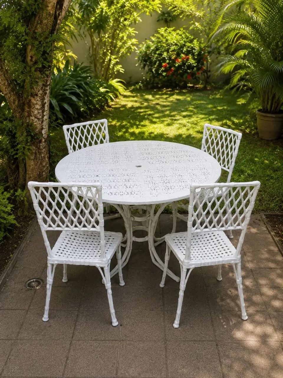 Mesa e cadeiras para jardim em ferro fundido  - Foto 4