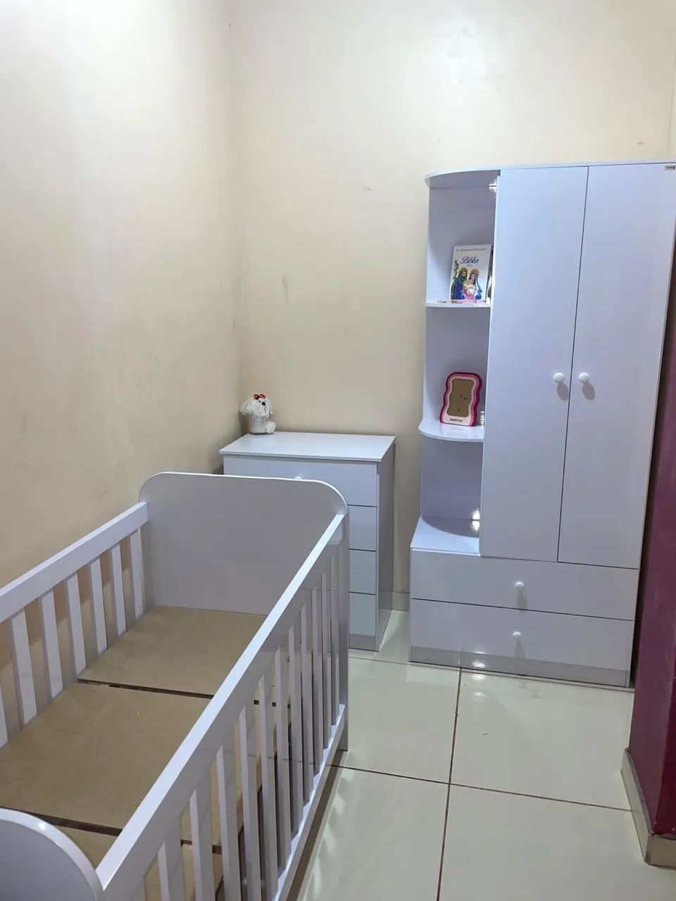Berço e guarda roupa 