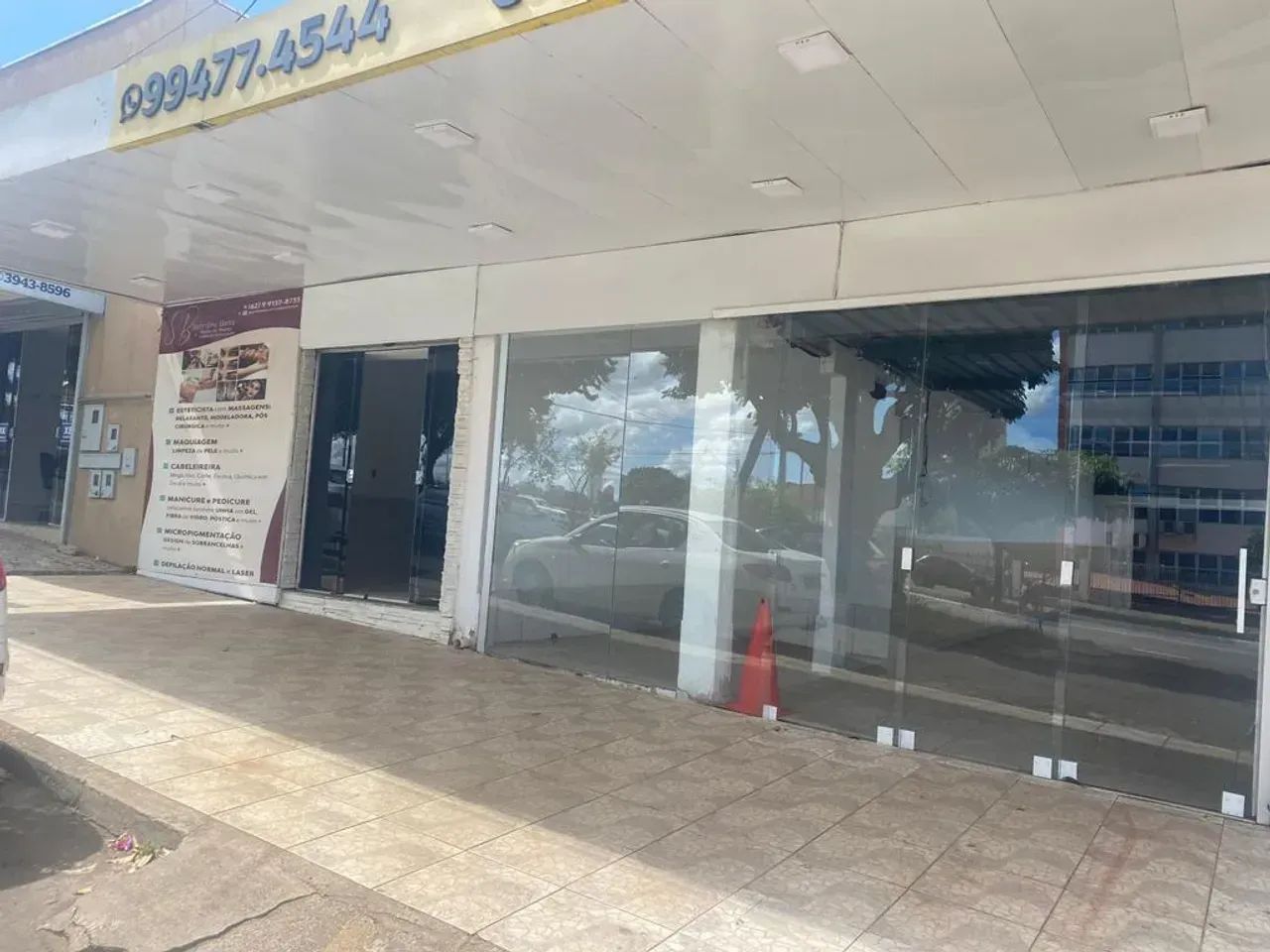 ALUGA-SE PONTO COMERCIAL + CASA AOS FUNDOS NA UNIVERSITARIA
