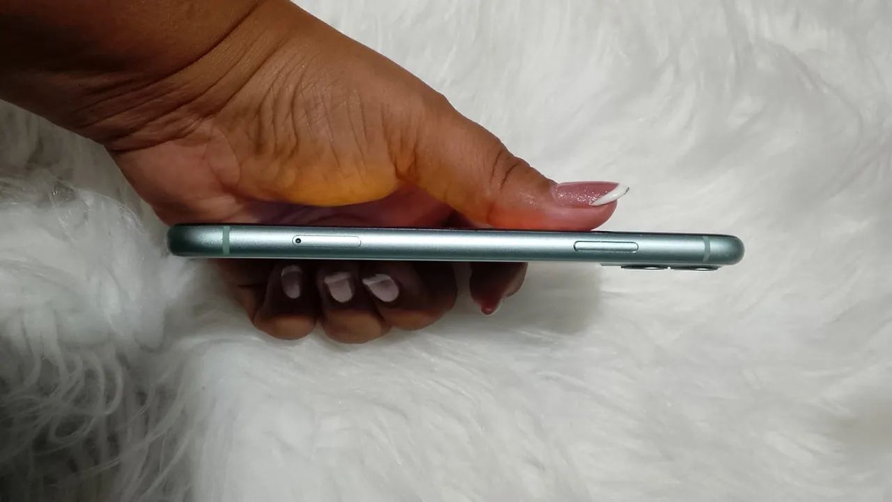 Vendo IPhone 11 ou troco com volta - Foto 3