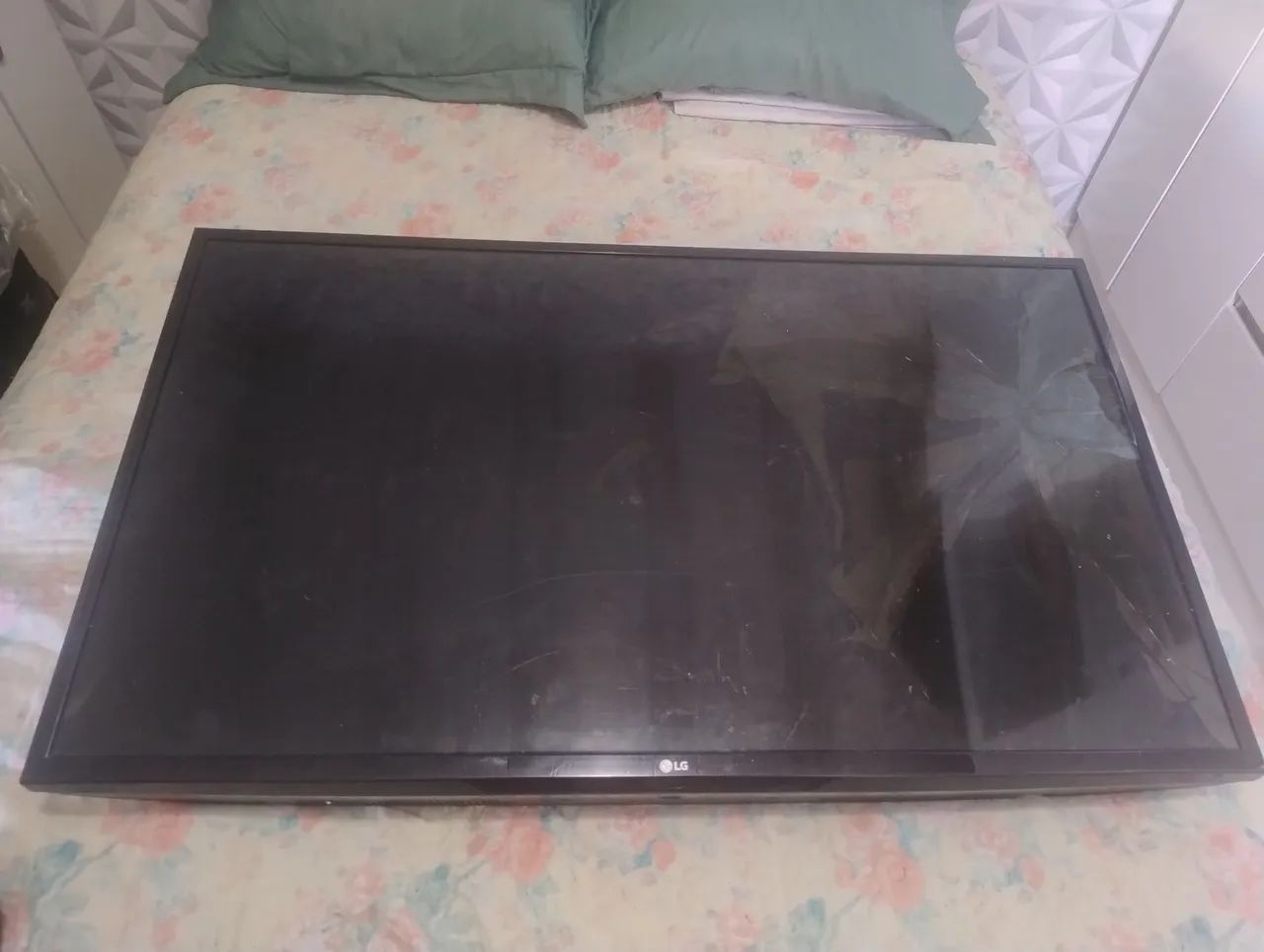 Vende-se tv 43 polegadas com defeito pra arrumar ou tira pecas