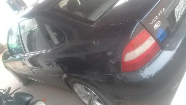 Vendo GM vectra 2.0 gasolina e gnv ou troco por moto de meu interesse