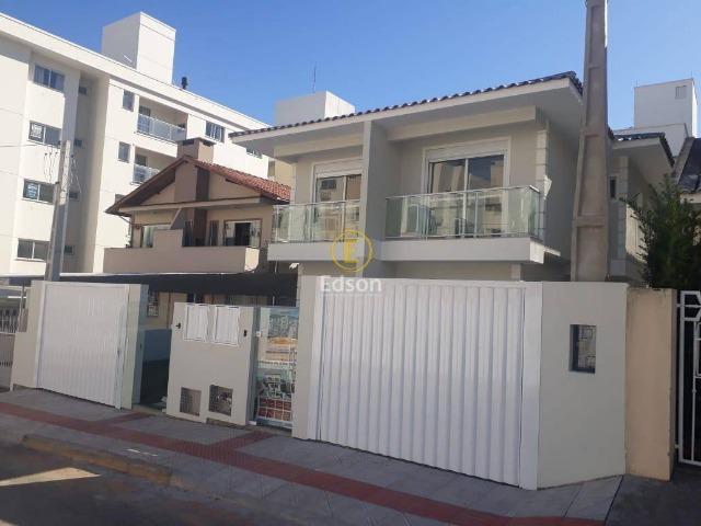 Amplo Sobrado com 118m² possui 3 Dorm./ sendo 1 suíte no Pagani - Palhoça!