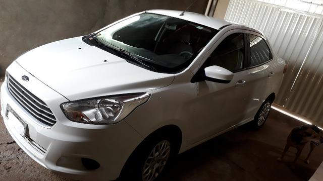 Ford K sedan branco 2017/2018