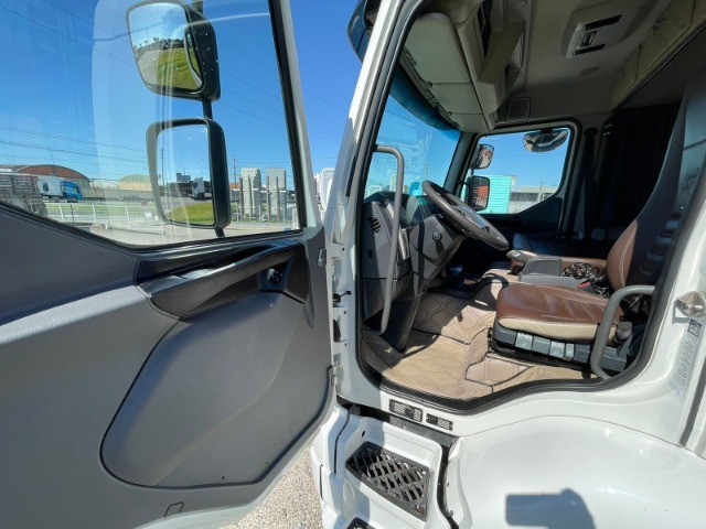 Volvo VM 330 8x2 2019 e carroceria 9 m - Foto 8