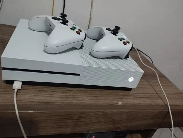 Xbox one com dois controles e um jogo - Videogames - Vila São Luiz,  Botucatu 1250197004