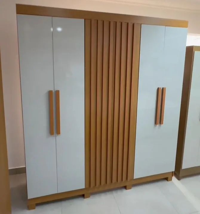 Guarda-roupa de 6 Portas 100% MDF detalhes ripado 