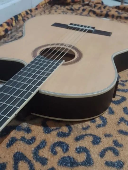 Vende-se violão Michael 