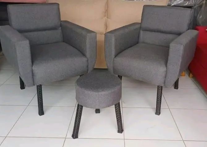 Conjunto de poltronas e puf grátis  - Foto 2