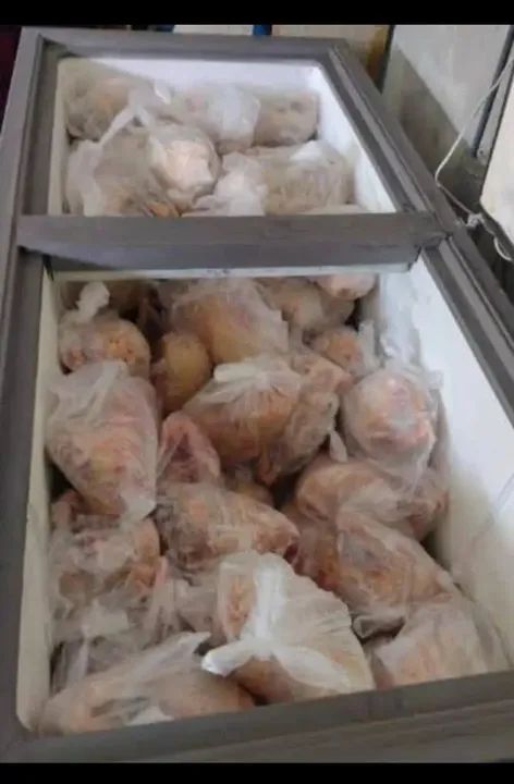 Galinha Semi Caipira Inteira Limpa & Mandioca Cascada kg - Foto 4