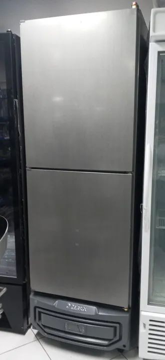 Congelador para canecas de chopp  570 litros gelopar
