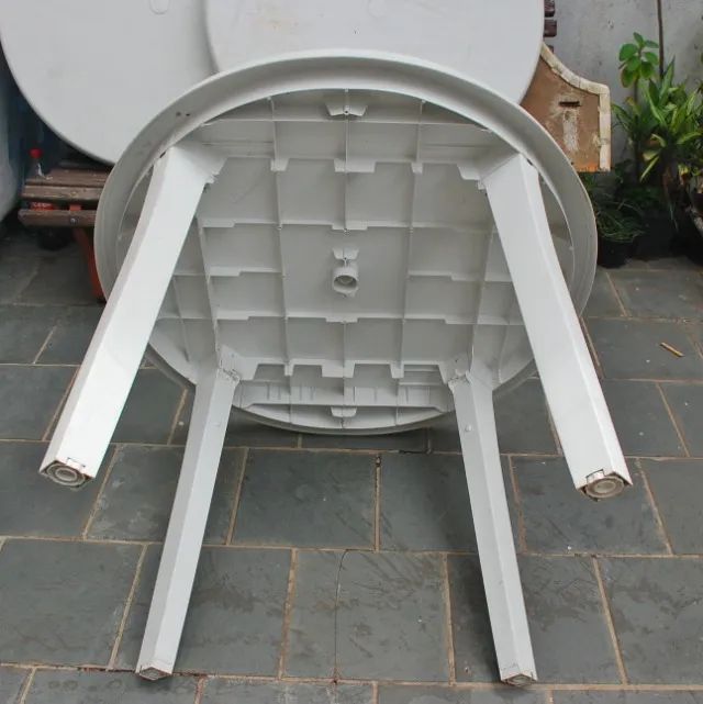 mesa redonda grosfilex miami 0,72 a x 0,98 diametro altura regualvel , retirada - Foto 3