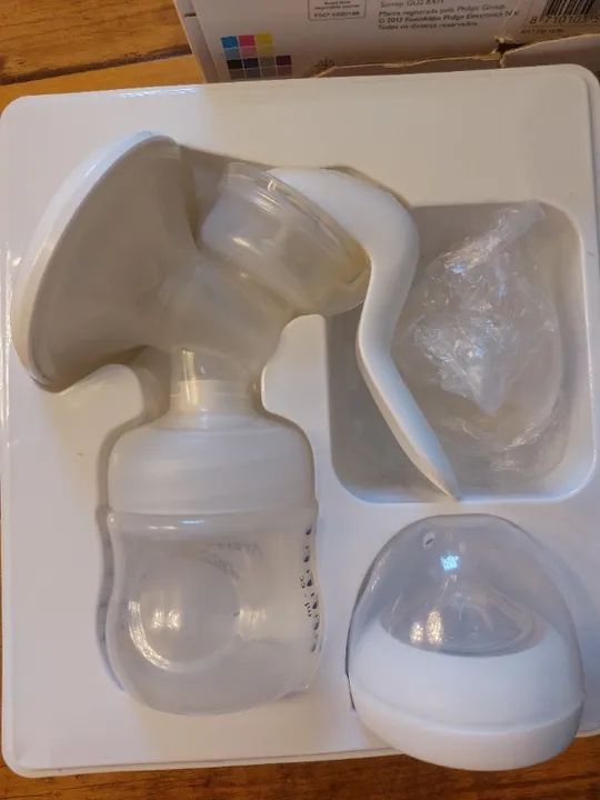 Extratora/Bomba manual de tirar leite - Avent - Foto 2