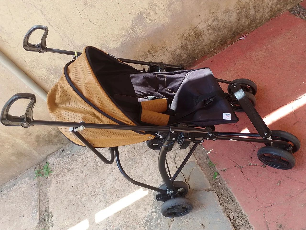 Vendo carrinho de bebê 