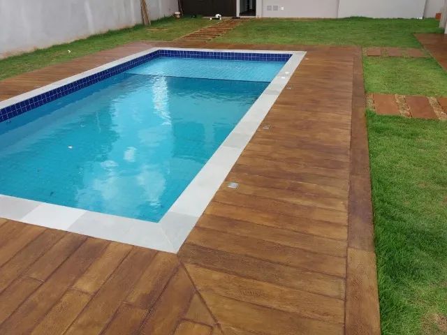 Piso cimenticio amadeirado deck