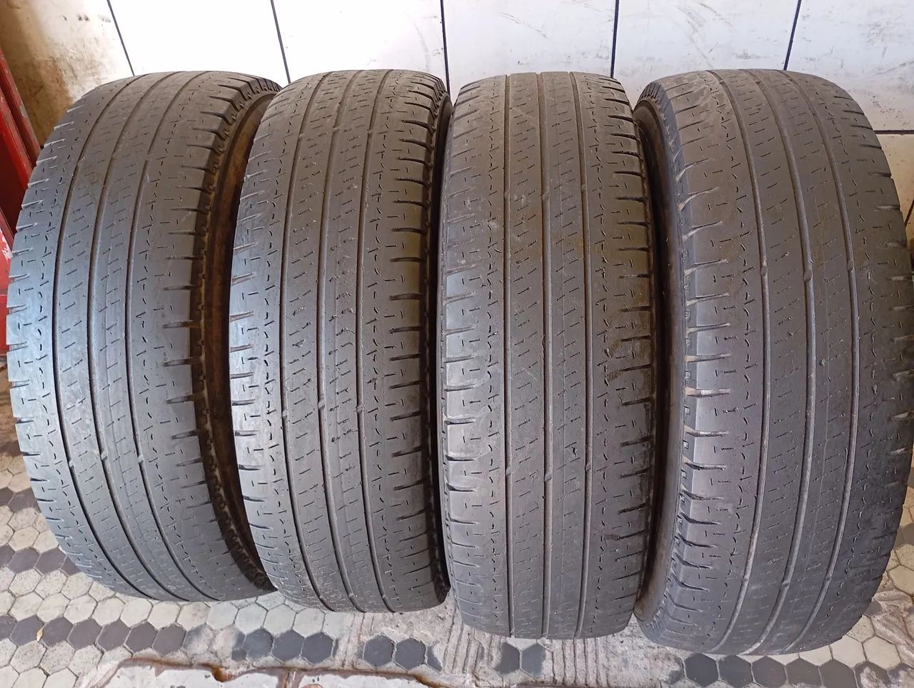 Pneus michelim ref 225 75 16 RS 1500 os 4
