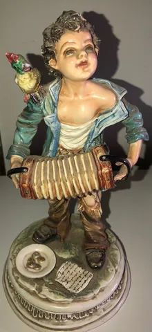Porcelana menino instrumentista com pássaro Capodimonte Mollica  - Foto 2