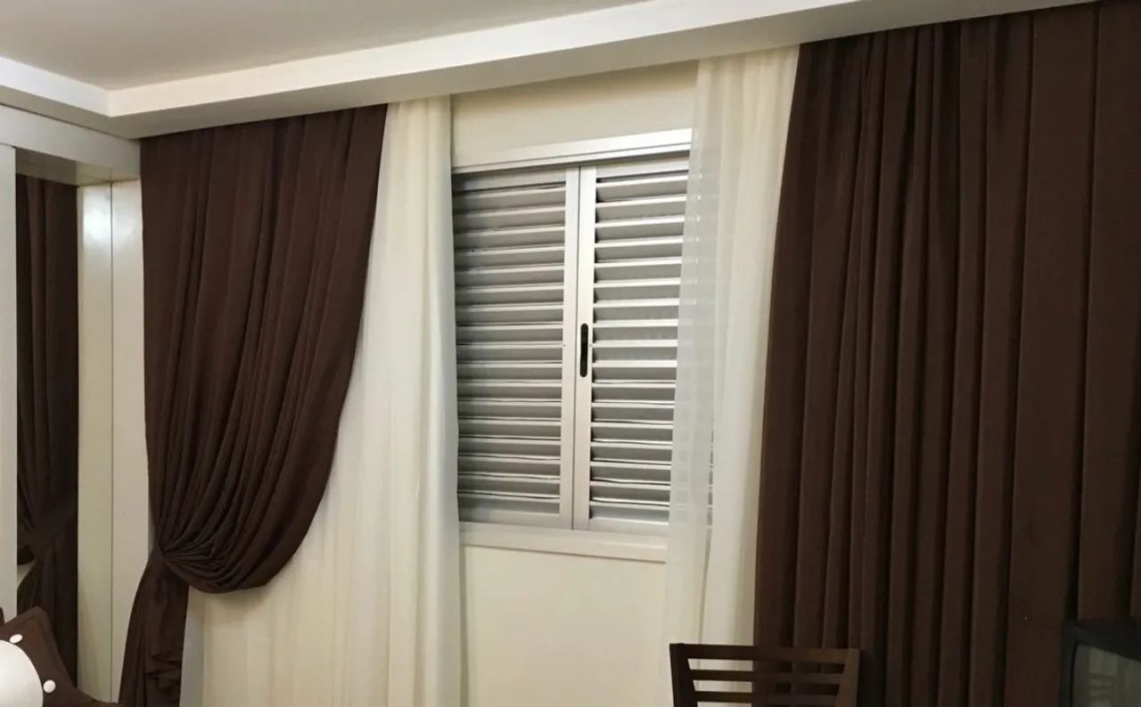 Cortina shantung marrom em ótimo estado
