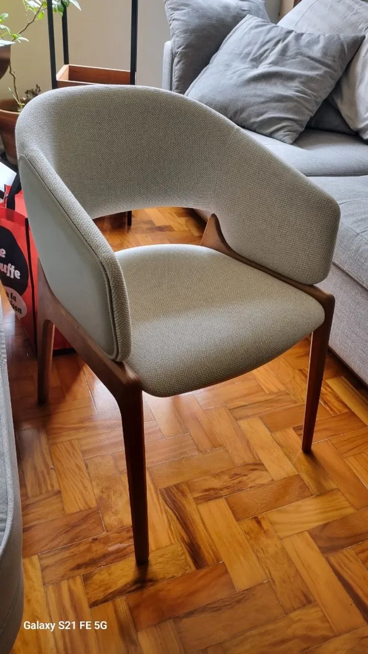 Cadeira em madeira e tecido