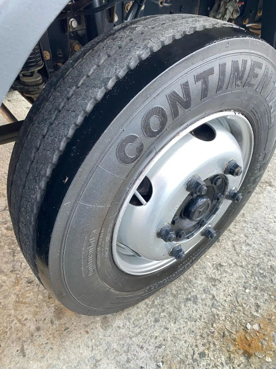 MB ACCELO 915c BAÚ - Foto 7