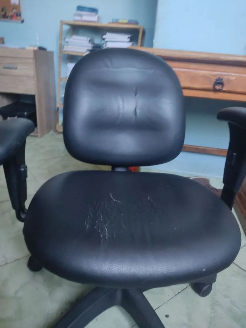 Cadeira de Escritório Confortável - Ajustável, ergonômica e giratória - Foto 3