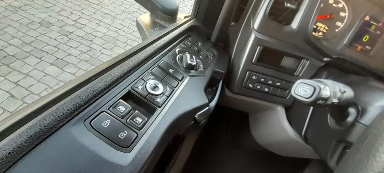 SCANIA R450 A6X2 2022/2023  SAIA LATERAL, DEFLETORES, PNEUS NOVOS, PACOTE LUXO, ADAS, UNIC - Foto 9
