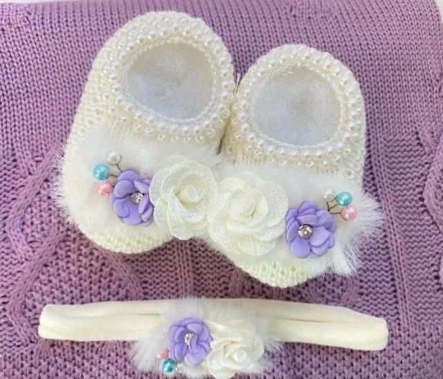 KIT SAPATINHOS E TIARAS ARTESANAIS SUPER LUXO MENINAS