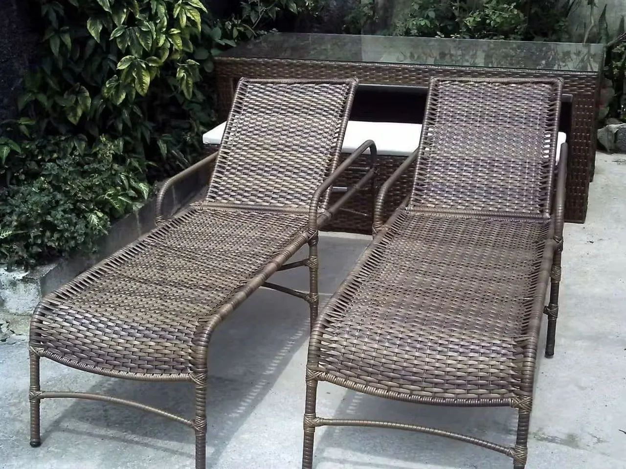 New aluminum and synthetic fiber reclining lounge chairs, price per unit, manufactured in-house.