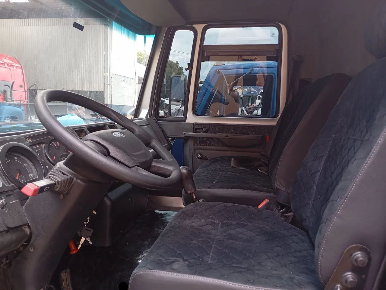 Cargo 2012 motor CUMINS baú 5.50x2.35 caminhão original lacrado (Ac troca) - Foto 6